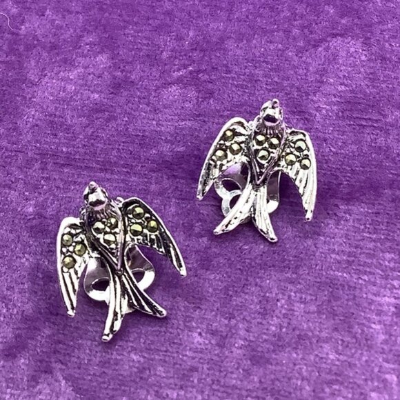 unsigned Jewelry - Vintage Swallow Marcasite clip earrings petite